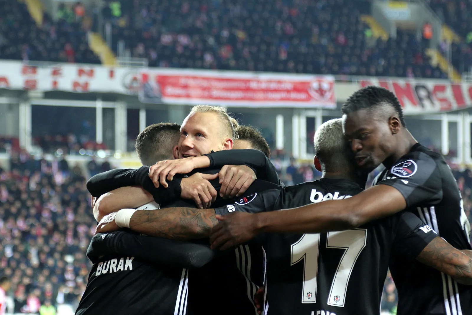 Beşiktaş Sivas'ta Burak Yılmaz'la kazandı