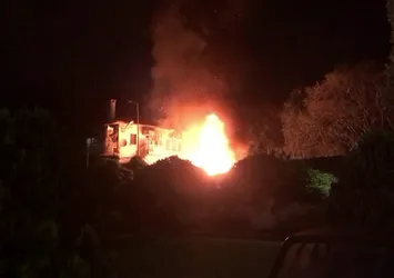 Son dakika: Fatih'te trafo alev alev yandı