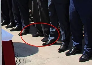 Cenaze namazında dikkat çeken görüntü