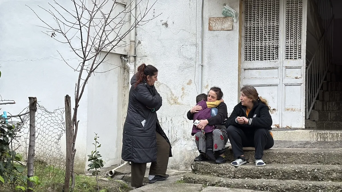 Samsun'da küçük çocuk çakmakla evi yaktı: Gözyaşlarını tutamadı