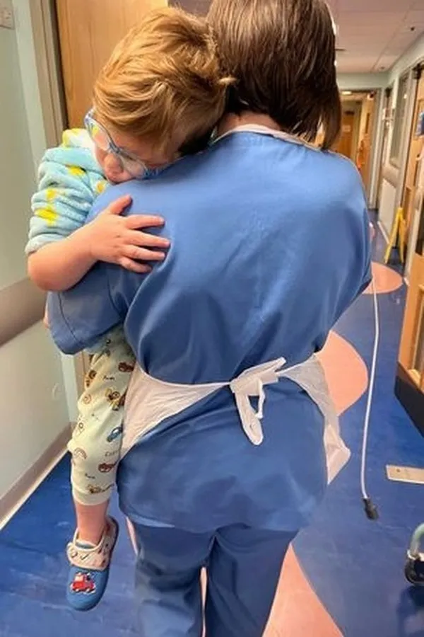 3 yaşındaki çocuk Kinder çikolatasıyla kabusu yaşadı! Dünyanın konuştuğu olay! Acılı anne oğlunun çektiği acıları böyle anlattı