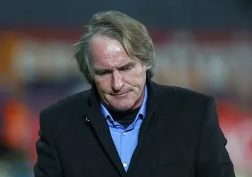 Yasin ve Sneijder'ı neden oyundan aldı?