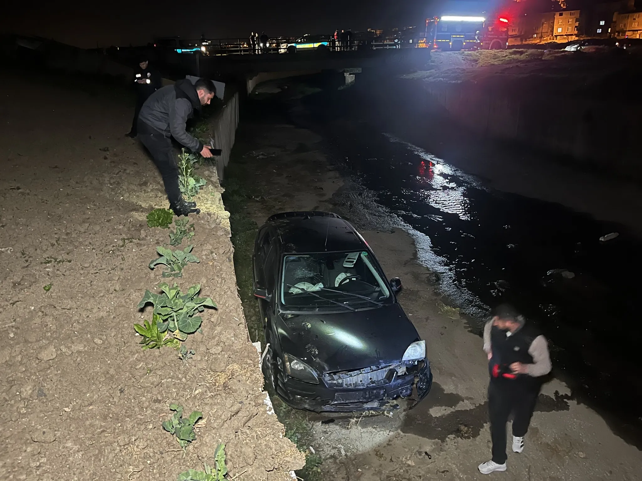 Tekirdağ’da kontrolden çıkan otomobil dereye uçtu