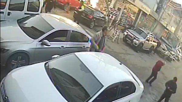 1673961838851.jpg Ümraniye'de yol kavgasında kan döküldü! Dehşet anları kameraya yansıdı - 5