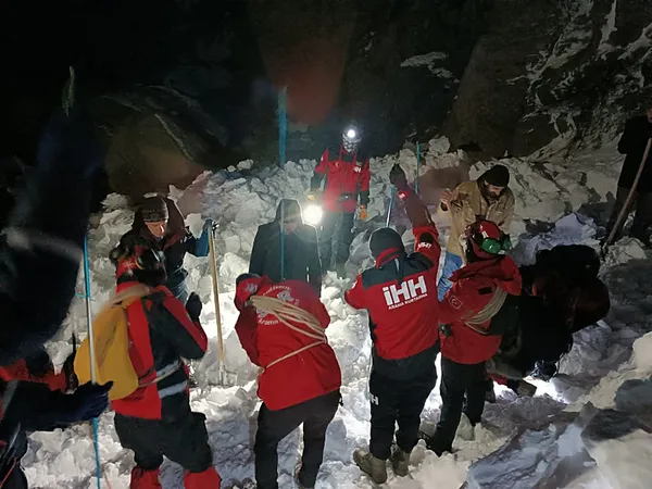 Bingöl'de çığ düştü! Acı haber geldi: Cansız bedenine ulaşıldı - 1