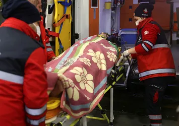 İstanbul Başakşehir Çam ve Sakura Şehir Hastanesi doktorundan deprem bölgesine önemli uyarı! Katmanlı kalın kıyafetler giyin