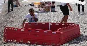 Kahreden olay: Plajda gözyaşlarına boğuldu