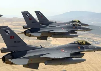 Türk jetleri İdlib üzerinde uçtu