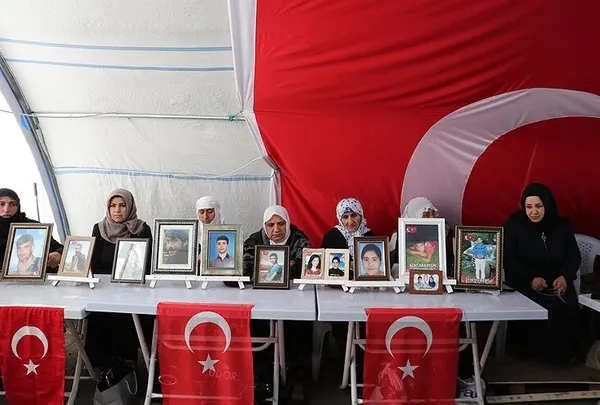 Evlat nöbetinde bir buluşma daha! İçişleri Bakanı Süleyman Soylu: PKK bu topraklardan silinecek