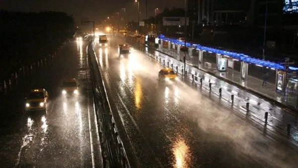1634061815615.jpg İstanbul'da sağanak yağış etkisini artırıyor! Trafikte sürücüler zor anlar yaşıyor! İstanbul'da sağanak yağış ne zaman sona erecek? - 3