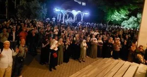 Şehide kabri başında anma