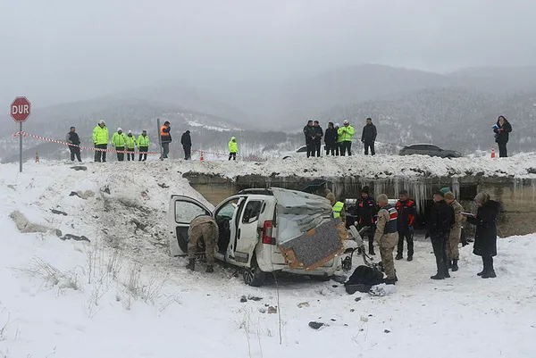 erzincanda-feci-kaza-cezaevi-araciyla-ticari-arac-carpisti-olu-ve-yaralilar-var-1706273253749.jpg Erzincan'da feci kaza! Cezaevi aracıyla ticari araç çarpıştı! Ölü ve yaralılar var... - 3