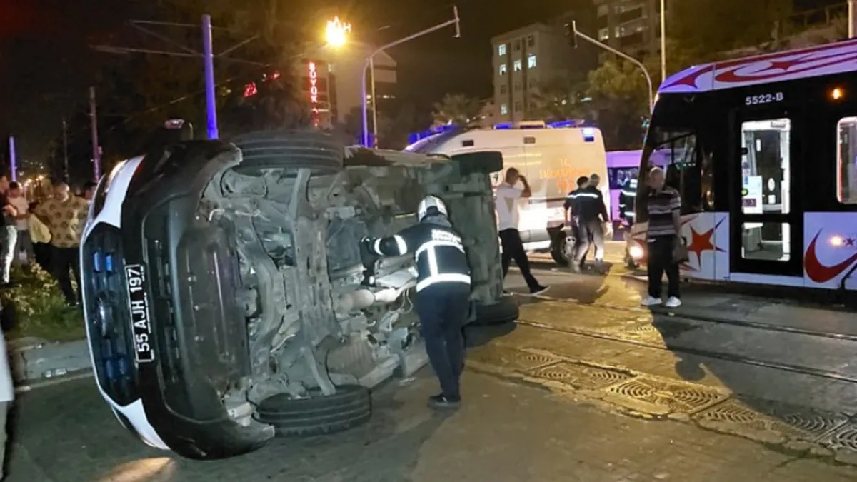 Samsun'da tramvay ve ambulans çarpıştı! Yaralılar var