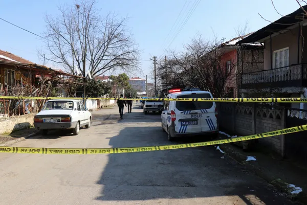 akraba-ziyaretinin-bedeli-agir-oldu-33-kisi-7-evde-karantinaya-alindi-1613928113229.jpg Sakarya'da akraba ziyaretinin bedeli ağır oldu! 33 kişi 7 evde koronavirüs nedeniyle karantinaya alındı - 2