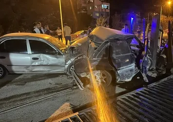 Kahramanmaraş’ta kontrolden çıkan otomobil park halindeki araca çarptı!