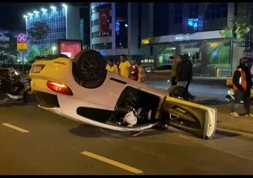 İstanbul Kadıköy'de feci kaza! Takla atıp motosiklet üzerine düştü! Kaçan sürücü yerine başka birini gönderdi