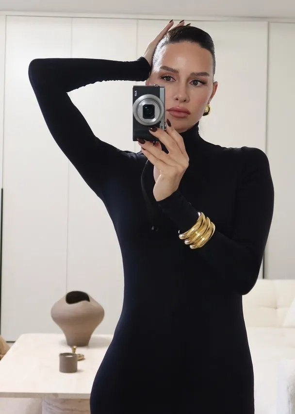 yasemin-ergene-reklam-dunyasinin-yeni-gozdesi-oldu-1773817538285.jpg Yasemin Ergene reklam dünyasının yeni gözdesi oldu! - 3