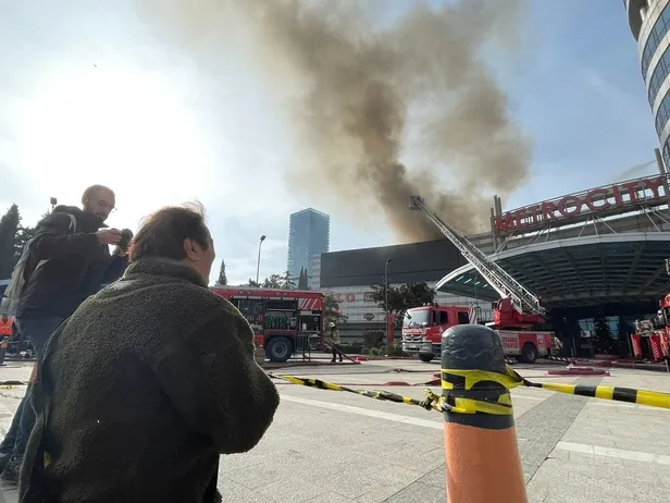 METROCITY YANGIN SON DAKİKA: Metrocity AVM’de neden yangın çıktı? Söndürüldü mü? Levent’te AVM yangını son durum ne: Yaralı var mı?