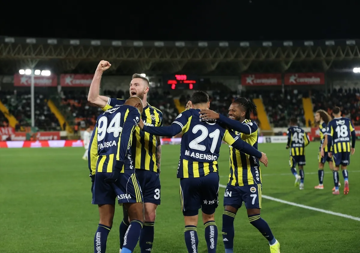 Sarı Kanarya'nın hedefi 3 puan! Fenerbahçe-Aston Villa maçı ne zaman hangi kanalda?