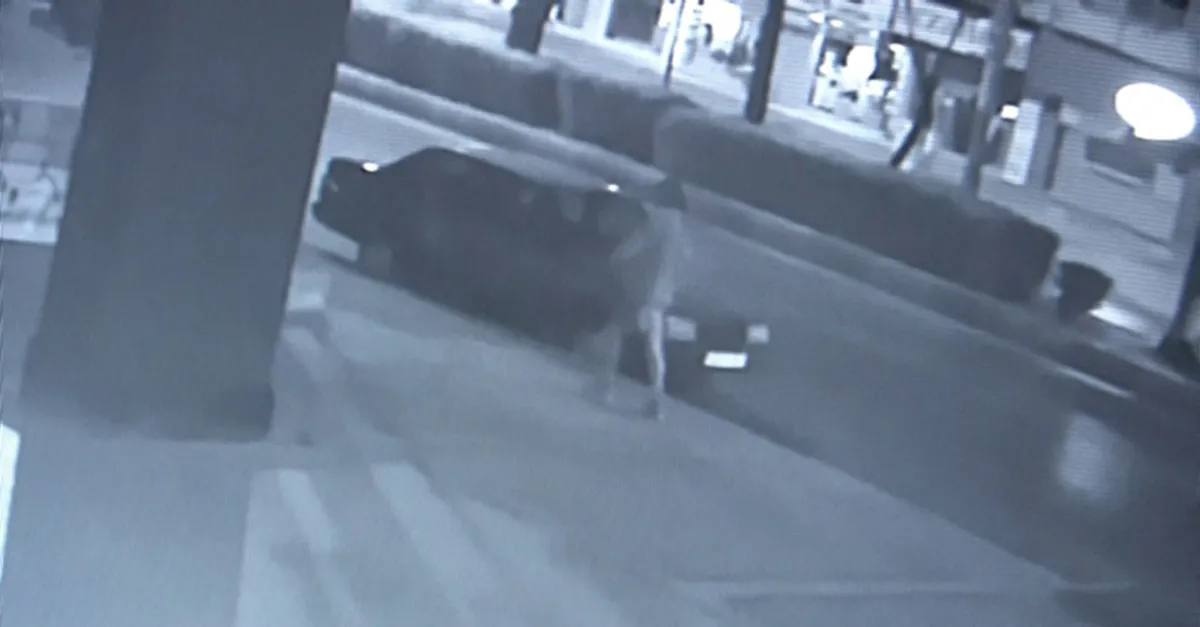 Aracını görünce şoka uğradı! Yarım saat boyunca dinlene dinlene böyle parçaladı