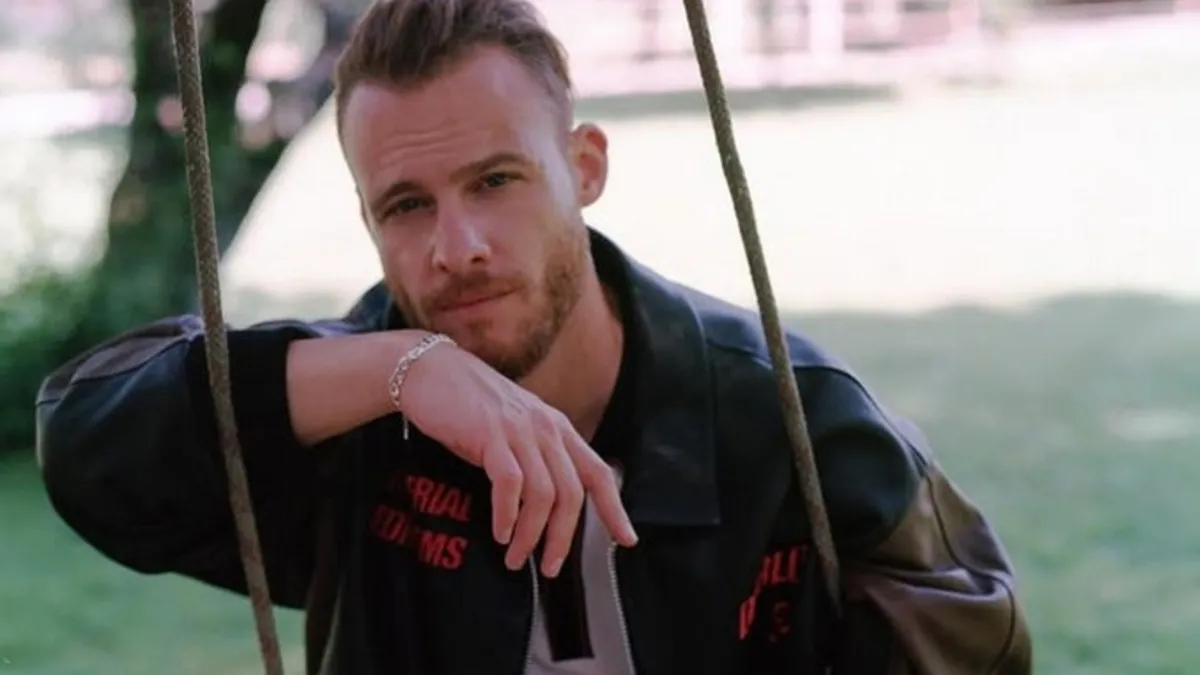 Kerem Bürsin yeni projesi için imaj değiştirdi! İşte son hali...