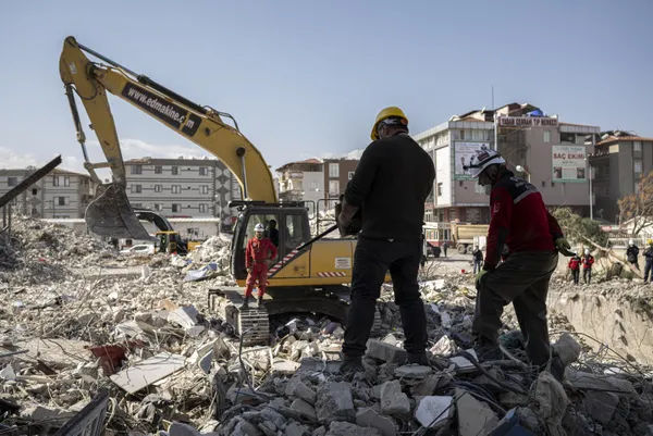 afad-acikladi-10-bin-tllik-hane-basi-destek-odemeleri-basladi-az-hasarli-binalara-devlet-destegi-var-mi-1676627509446.jpg AFAD açıkladı: 10 bin TL'lik 'Hane Başı Destek Ödemeleri başladı! Az hasarlı binalara devlet desteği var mı? - 3