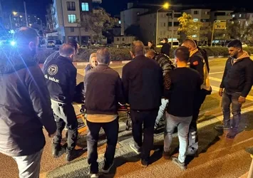 Bilecik'te motosikletli yolun karşısına geçmeye çalışan yayaya çarptı: 2 yaralı