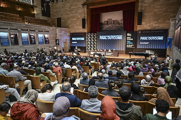 bagimsiz-gazze-mahkemesi-israil-soykirim-uyguluyor-1761484534582.jpg Eski Birleşmiş Milletler (BM) Filistin Raportörü Prof. Dr. Richard Falk, 'Gazze Mahkemesi: Nihai Oturum' programına katılarak konuşma yaptı (AA)