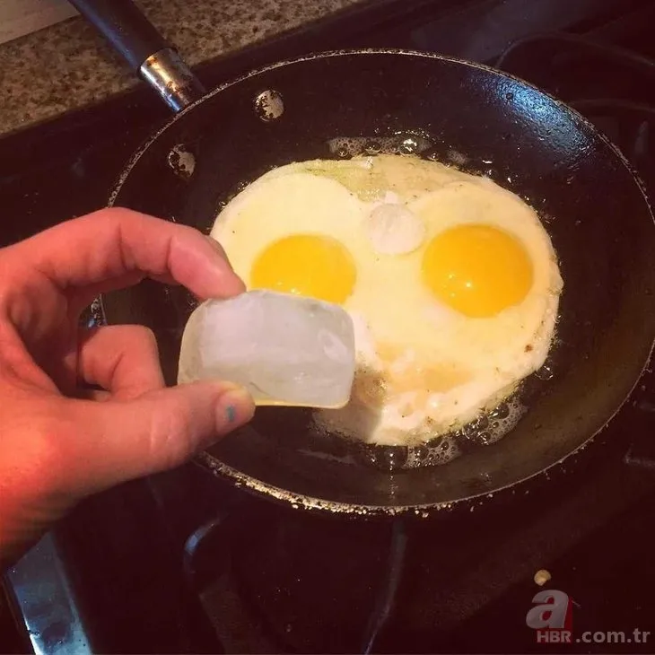 Neler olacağını tahmin bile edemezsiniz! Yumurta pişirirken içine buz atınca...