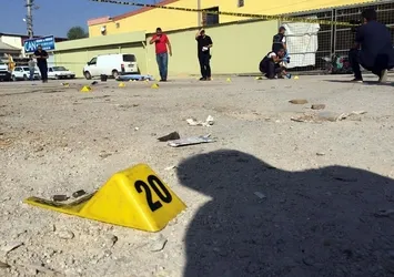 Adana'da bir trafik polisi dehşet saçtı