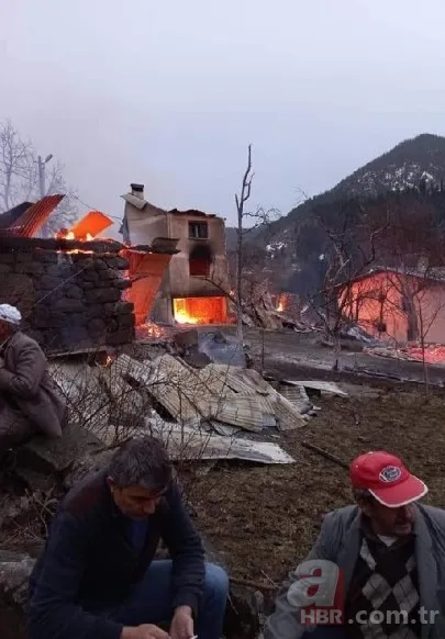 Artvin'de 6 ev küle döndü! 1 ölü, 1 kayıp 18