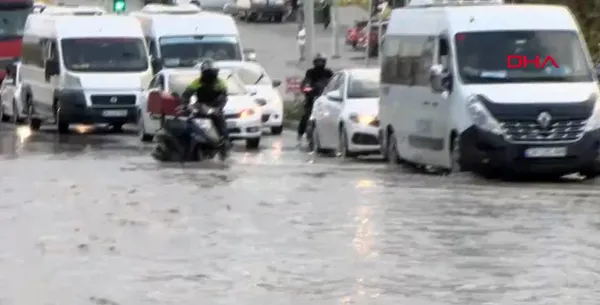 Son dakika: Sağanak İstanbul'u vurdu! Başakşehir ve Esenyurt'u su bastı | Araçlar yolda kaldı - 2