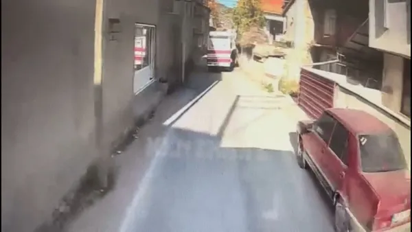 ispartada-kopege-carpip-yoluna-devam-eden-sofor-kamerada-1636964943229.jpg Isparta’da köpeğe çarpıp yoluna devam eden şoför kamerada - 2