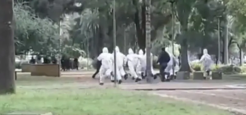 Arjantin'de polis Koronavirüs karantinasına uymayanları böyle kovaladı | VİDEO