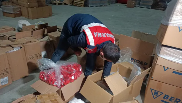 Kocaeli'de 'kaçak etil alkol' baskını: 3,5 milyon liralık malzeme ele geçirildi - 2