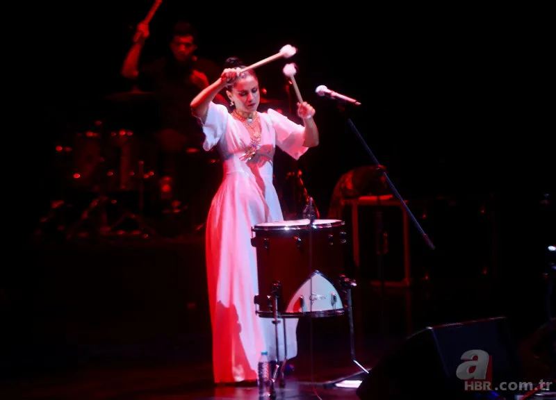 Tunuslu sanatçı Emel Mathlouthi İstanbul konserini Filistinlilere adadı: Onurlu ve özgür şekilde yaşama haklarını tüm dünyaya anlatmalıyız 6