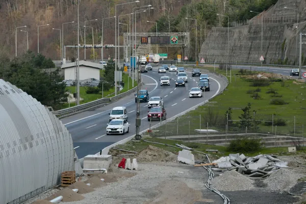 1714554283511.jpg Bolu Dağı Tüneli'nde güçlendirme çalışması! İstanbul istikameti temmuzda trafiğe kapatılacak - 1