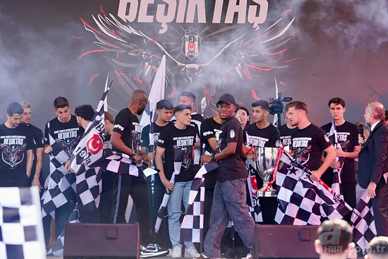 Beşiktaş Türkiye Kupası şampiyonluğunu taraftarıyla kutladı! Sahile akın ettiler... 10