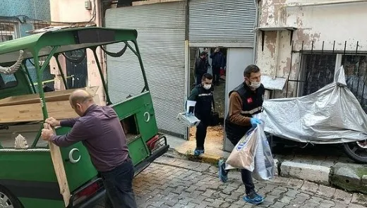beyoglunda-kan-donduran-olay-60-yasindaki-adamin-cesedi-bulundu-oglu-gozaltinda-1638869737962.jpg
