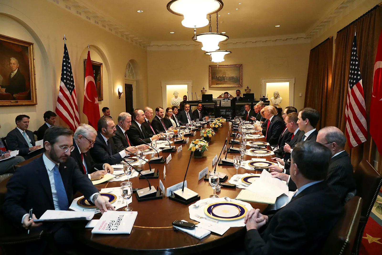 Erdoğan ve Trump başkanlığındaki heyetler arası görüşmede dikkat çeken detay!