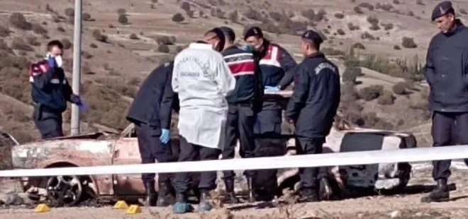 Afyon’da gizemli ölümler! Yanmış araçtan 2 ceset çıktı