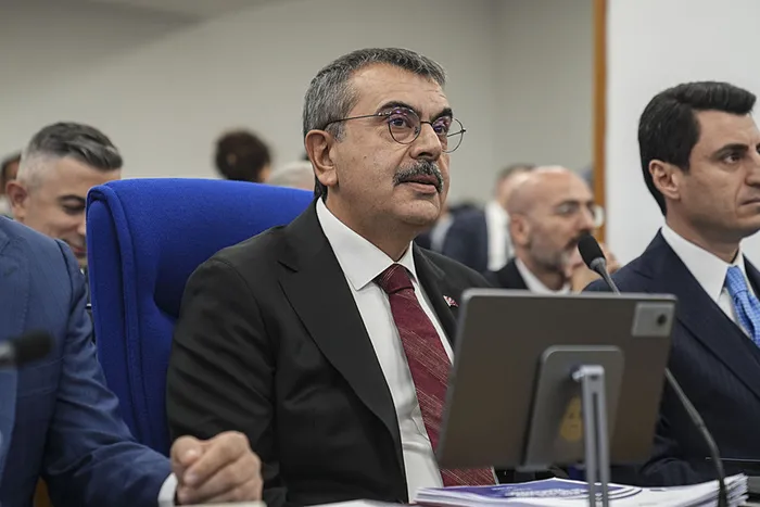 Bakan Tekin’den CHP’li Ağababa’ya ders gibi sözler: Sana sıfır veriyorum