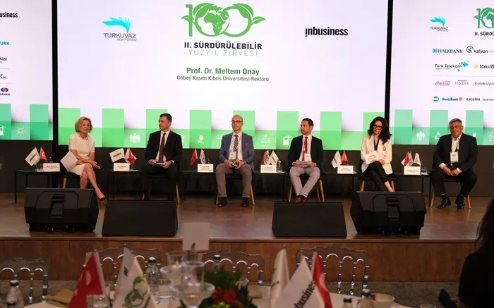 surdurulebilir-donusum-icin-yol-haritasi-is-dunyasi-ve-kamu-temsilcileri-surdurulebilir-yuzyil-zirvesinde-turk-1717771496618.jpg İş dünyası ve kamu temsilcileri Sürdürülebilir Yüzyıl Zirvesi’nde Turkuvaz Medya'da buluştu: Türkiye 5.5G'ye geçiyor! Bakan Yardımcısı tarih vererek duyurdu - 11