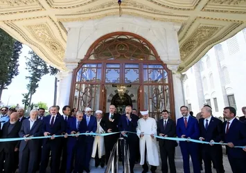 Cumhurbaşkanı Erdoğan, restore edilen Fatih Sultan Mehmet'in türbesini açtı