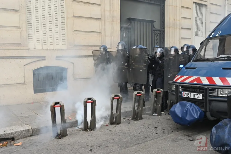 Fransa'da Macron için 'diktatör' sloganları 22