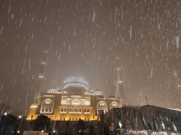 Kar yağışı İstanbul’da etkili oldu!
