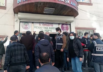 HDP'lilerden evlat nöbeti tutan ailelere alçak hakaret!
