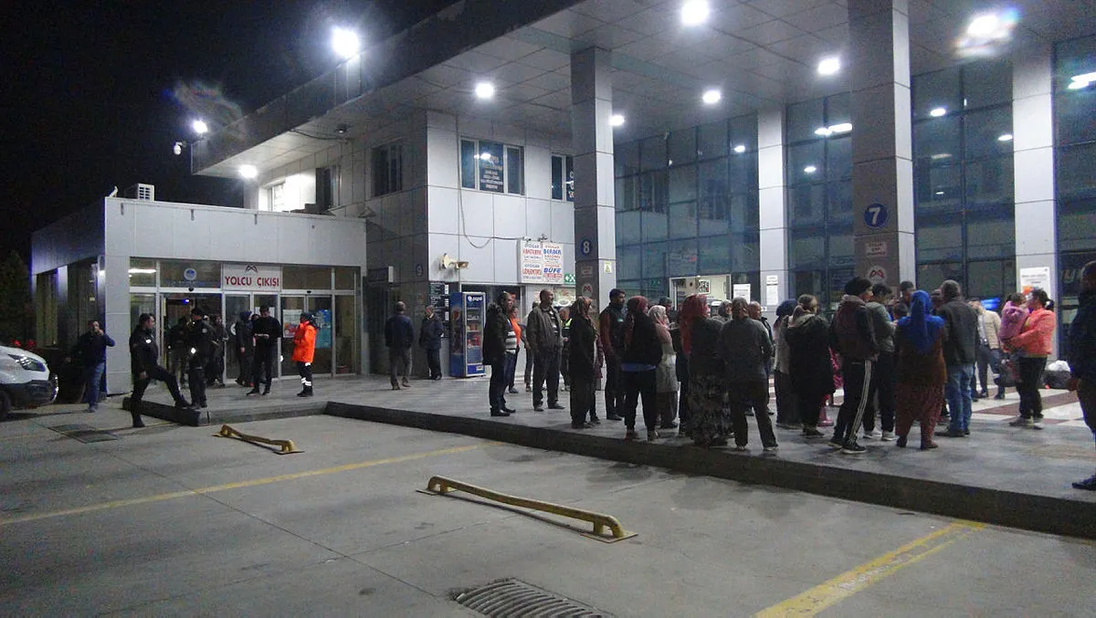 Otogarda el bombası paniği! Polis ekiplerini alarma geçti! Mersin'de olaylı gece...