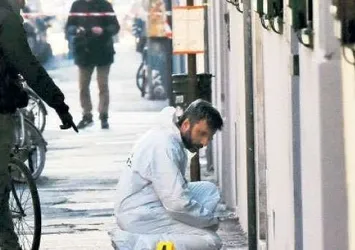 Şüpheli paket elinde patladı!