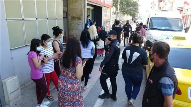 edirnede-tam-kapanmada-cocuklariyla-markete-gidenlere-ceza-1620212158096.jpg Edirne'de tam kapanmada çocuklarıyla markete gidenlere ceza - 2